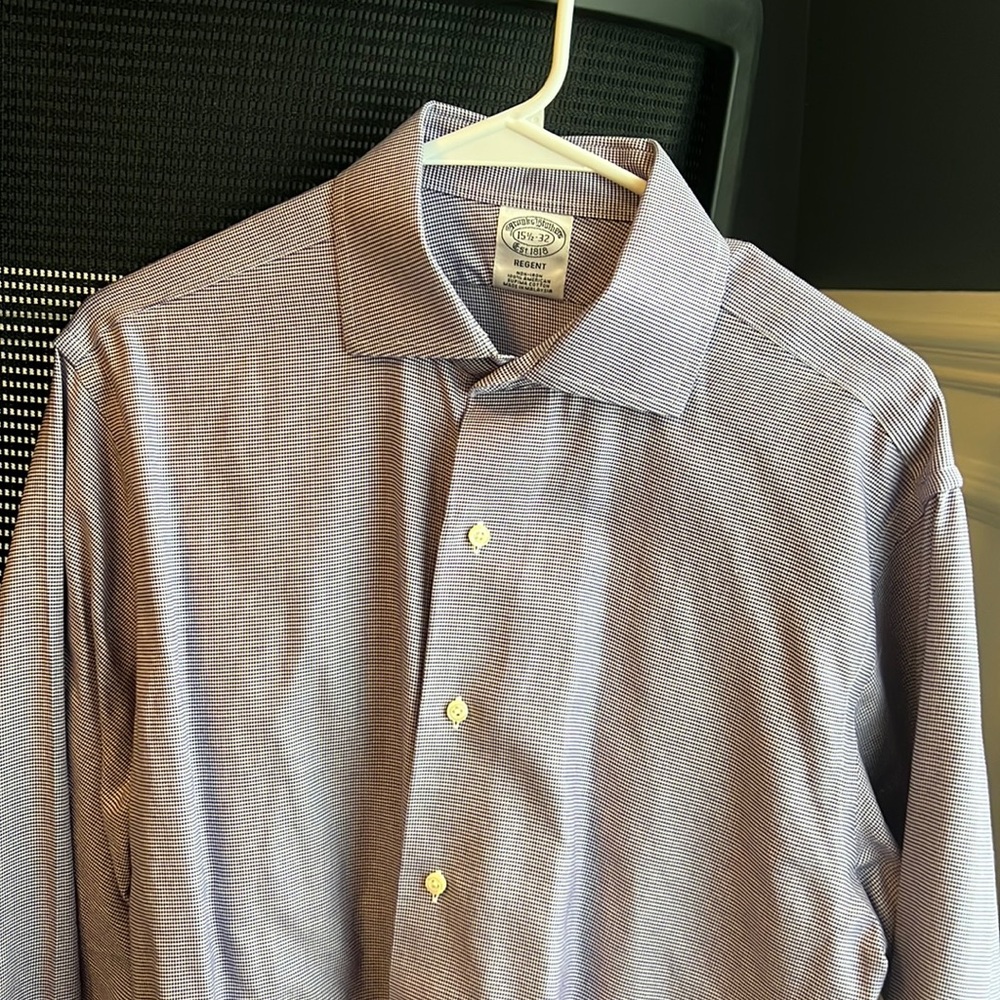 Brooks Brother luxury dress shirt, burgundy houndstooth, size 15.5/32 regent.